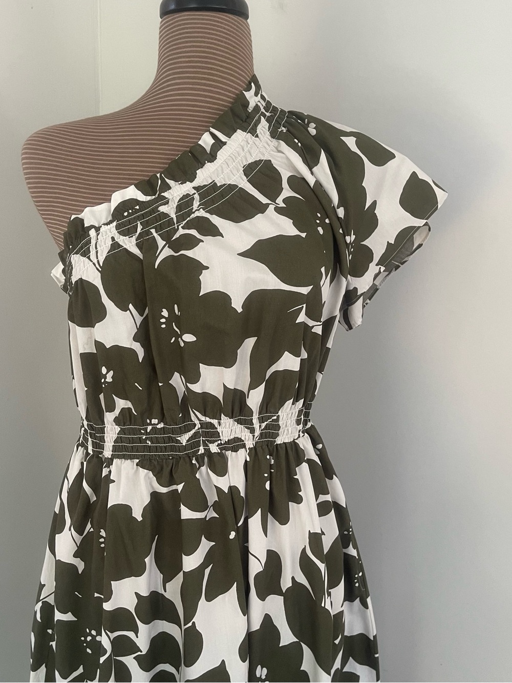 J Crew One-Shoulder Floral Midi Dress in Olive and White Cotton size S - Picture 2 of 9